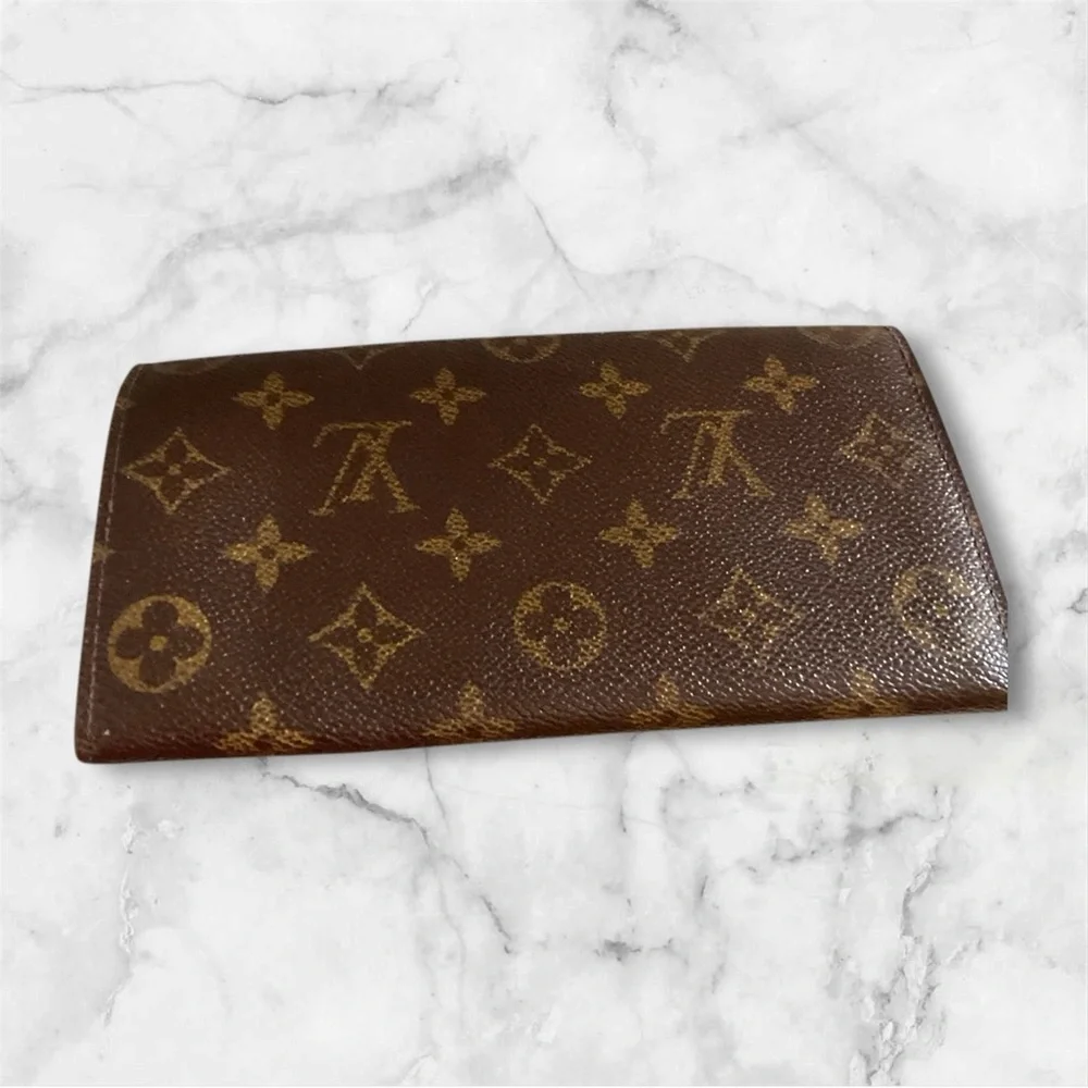 LV Sarah Monogram Wallet - Picture 4 of 8